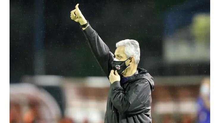 Reinaldo Rueda en su último partido en la selección chilena