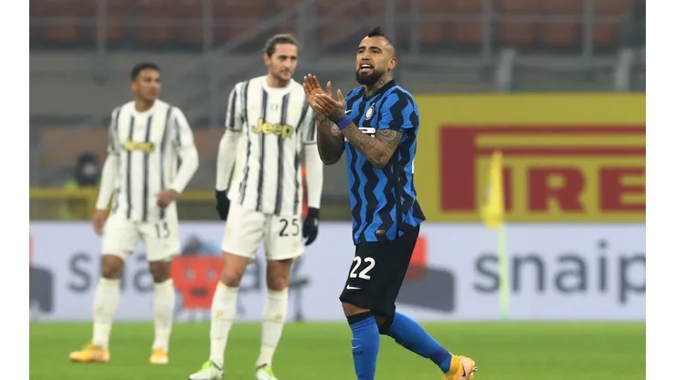 Arturo Vidal fue figura del Derbi de Italia.