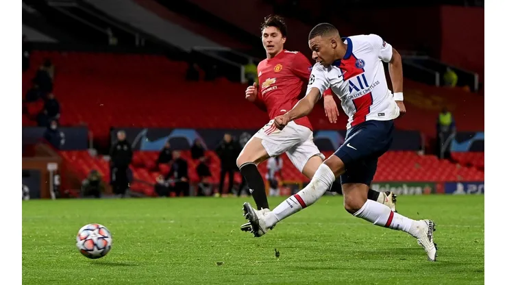 Kylian Mbappé ante el Manchester United