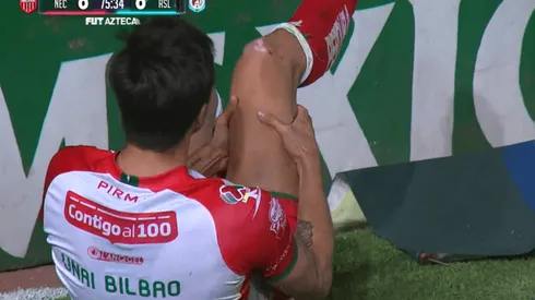 Unai Bilbao sufrió un profundo corte en la rodilla durante el partido de Necaxa.