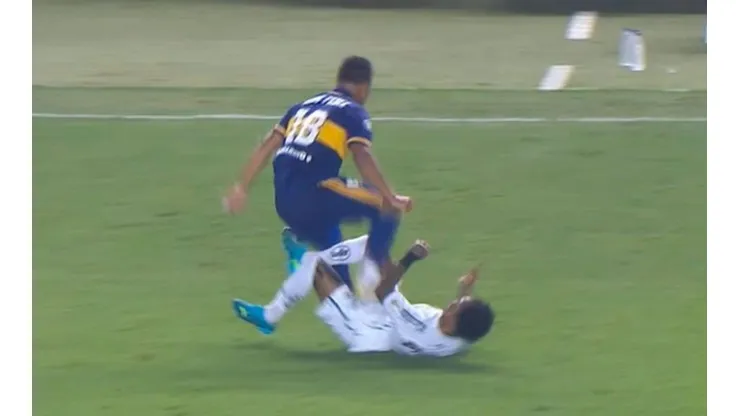 Frank Fabra pisotea a Marinho y se gana la tarjeta roja