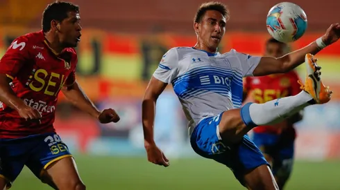 Universidad Católica salvó un empate con dos expulsados y se encamina al tricampeonato.