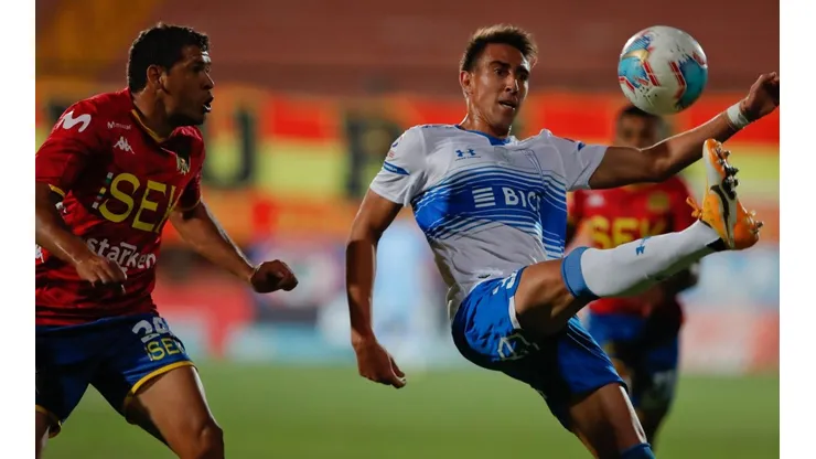 Universidad Católica salvó un empate con dos expulsados y se encamina al tricampeonato.