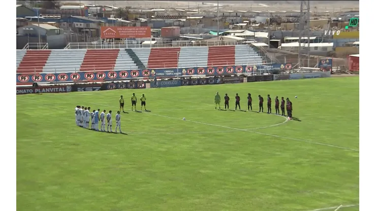 Cobresal y Antofagasta rindieron tributo al histórico entrenador argentino nacionalizado chileno.