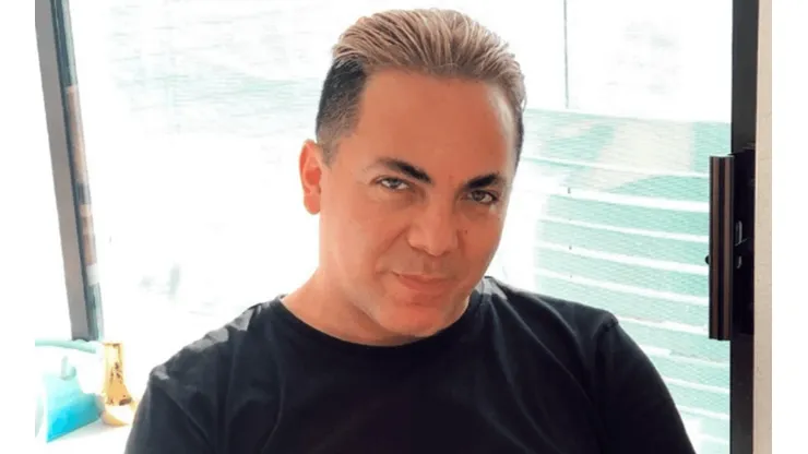 Cristian Castro recién había presentado a su nueva novia, cuando le cayeron encima estas acusaciones en Instagram.
