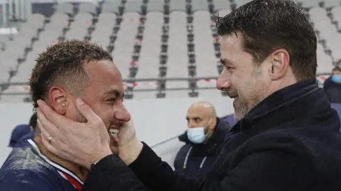 Pochettino celebrando la Supercopa de Francia junto con Neymar.