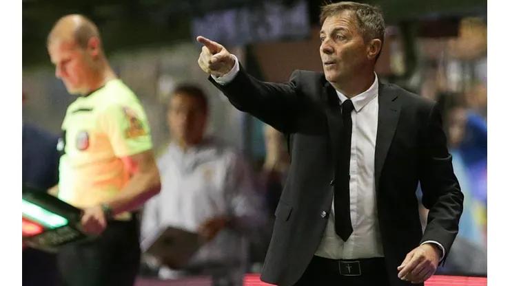 Frank Darío Kudelka en el banco de Newells
