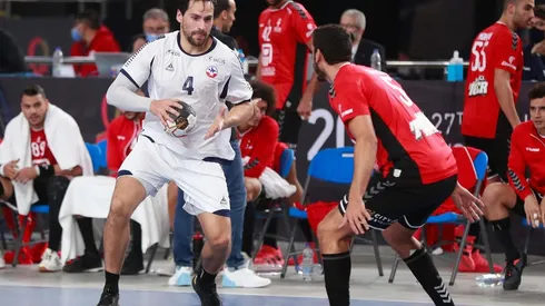 La selección chilena no pudo en su debut ante el local