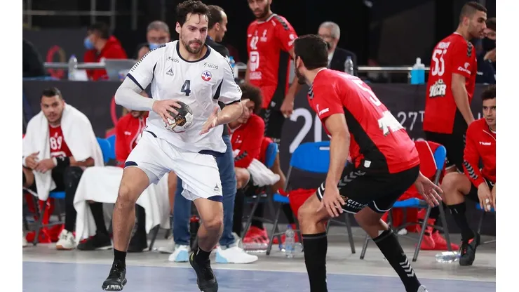 La selección chilena no pudo en su debut ante el local