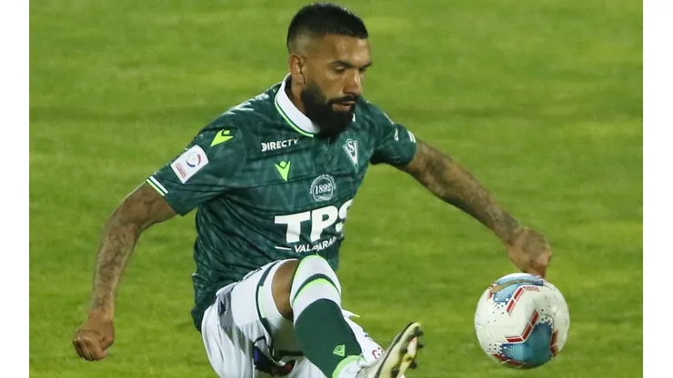 Ronnie Fernández parte de Wanderers y regresa a Arabia Saudita.