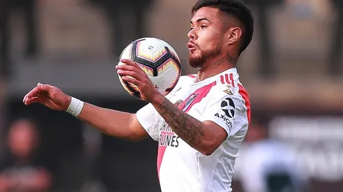 LIMA, PERU - NOVEMBER 23: Paulo Diaz #6 of River Plate controls the ball during the final match of Copa CONMEBOL Libertadores 2019 between Flamengo and River Plate at Estadio Monumental on November 23, 2019 in Lima, Peru. (Photo by Manuel Velasquez/Getty Images)-Not Released (NR)