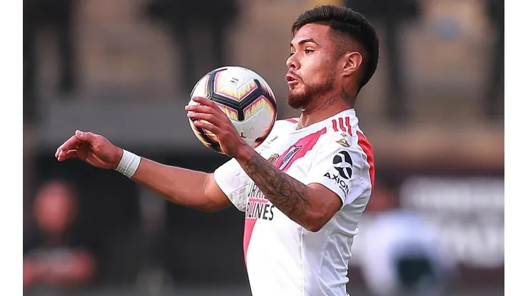 LIMA, PERU - NOVEMBER 23: Paulo Diaz #6 of River Plate controls the ball during the final match of Copa CONMEBOL Libertadores 2019 between Flamengo and River Plate at Estadio Monumental on November 23, 2019 in Lima, Peru. (Photo by Manuel Velasquez/Getty Images)-Not Released (NR)