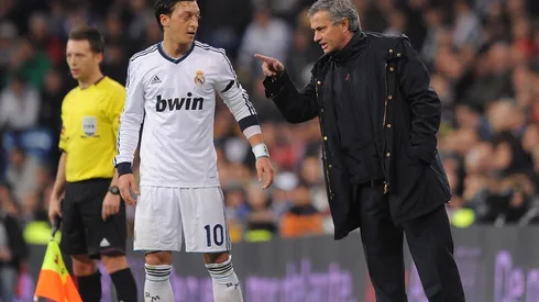 Mourinho junto a Özil en el Real Madrid