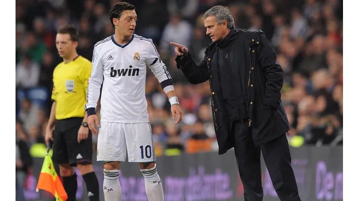 Mourinho junto a Özil en el Real Madrid