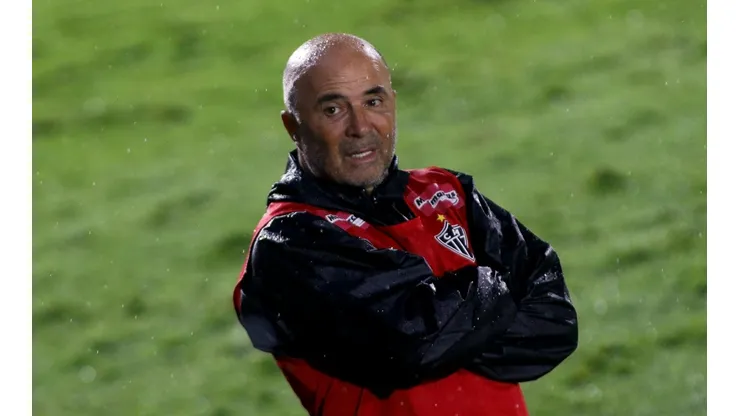 Sampaoli furioso con el juez de línea