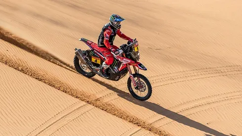 Nacho Cornejo cumple una destacada actuación a bordo de su Honda en el Rally Dakar