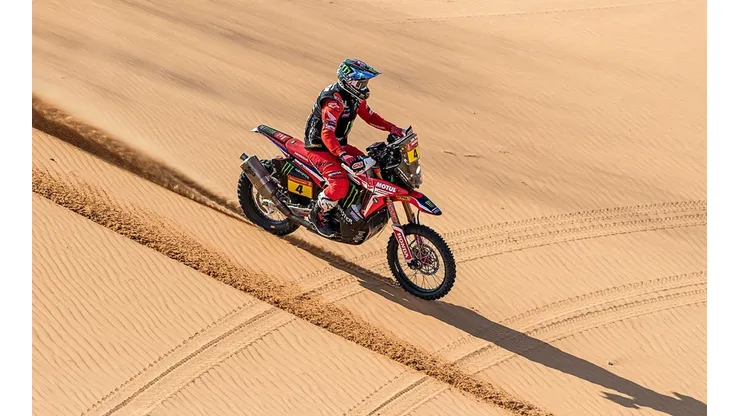 Nacho Cornejo cumple una destacada actuación a bordo de su Honda en el Rally Dakar