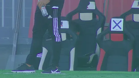 El momento en que Stillitano chequea una tablet con la que siempre anda.