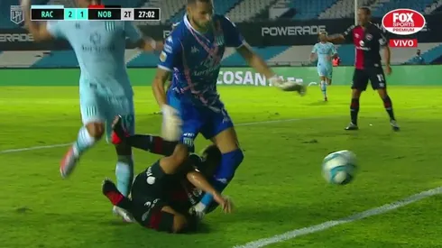 Arias salió reemplazado luego del fuerte golpe en su rodilla