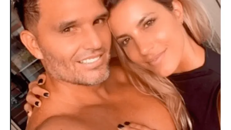 La pareja hizo oficial su relación en las redes