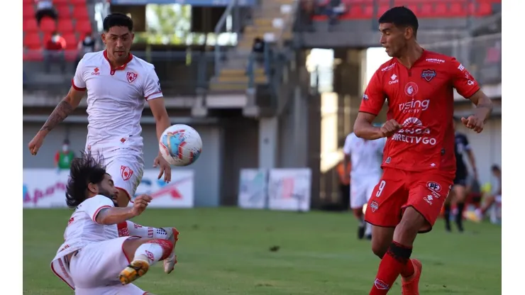 Ñublense golea y se acerca a Primera División