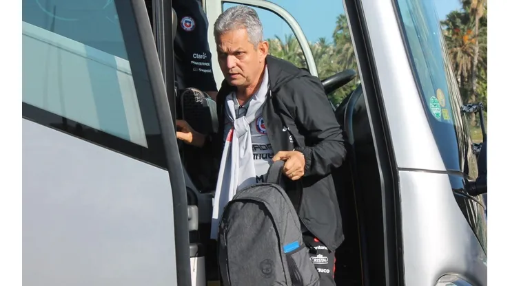 Rueda, ex DT de la selección chilena a espera del anuncio de Colombia.