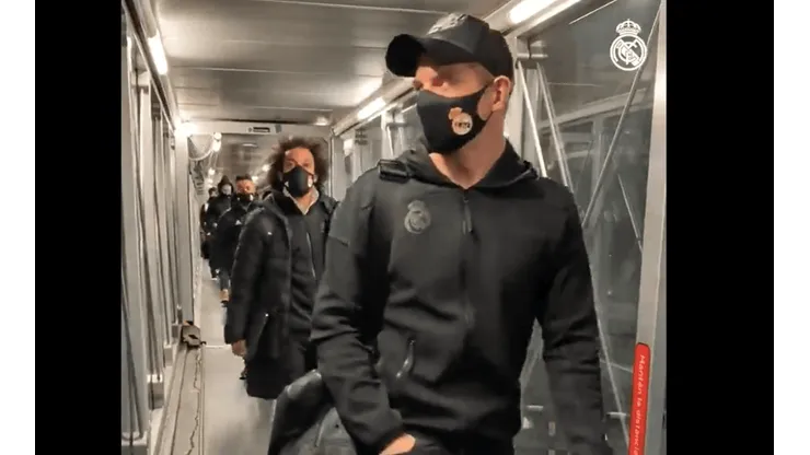 Real Madrid está atrapado en el aeropuerto de Barajas.