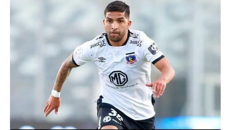 Ignacio Jara defendiendo la camiseta de Colo Colo