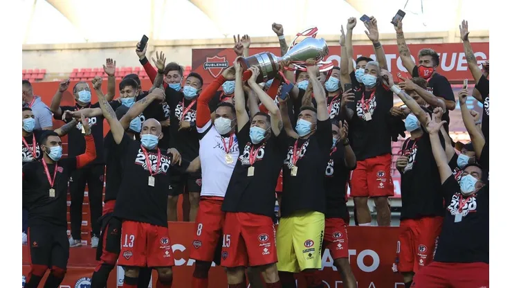 Ñublense goleó a Deportes Copiapó y vuelve a Primera División