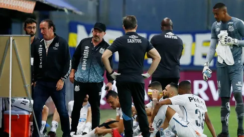 El Covid positivo del portero John fue la motivación para la charla en el campo según TNT Sports.