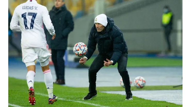 Zidane dio negativo y podrá estar con el Real Madrid ante el Osasuna