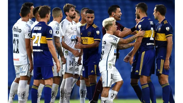 Tobar es acusado de no querer revisar la jugada del penal en el VAR
