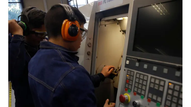 Automatización y Control Industrial es una de las carreras técnicas mejor pagadas y con más empleabilidad