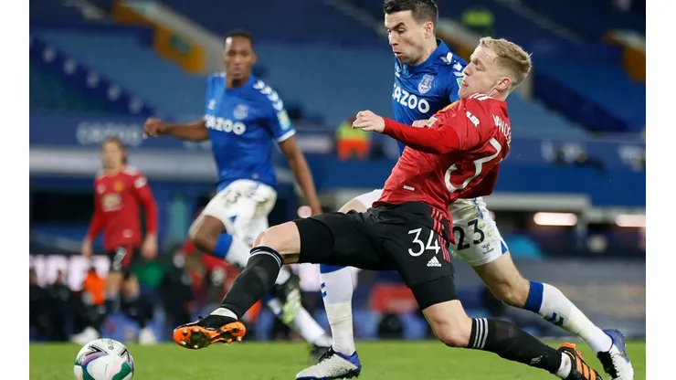 Donny Van de Beek ante el Everton