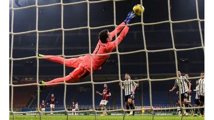 Szczesny calienta la lucha por el título de la Serie A.