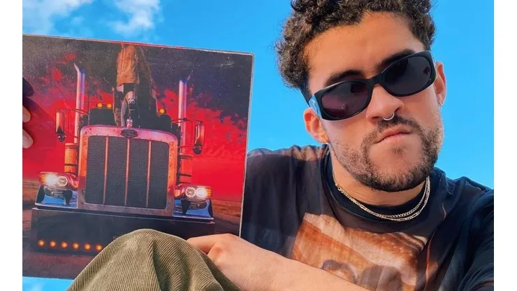 Bad Bunny junto a su más reciente disco