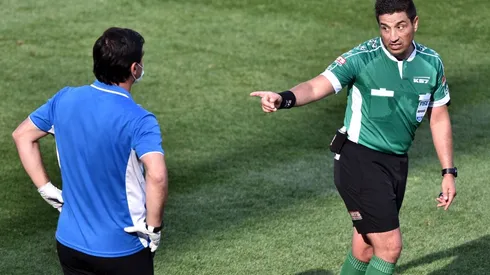 Los árbitros han tenido mucho trabajo con los entrenadores y las sanciones no parecen mejorar la relación