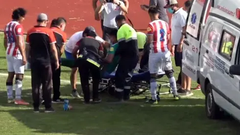 Arquero de Linares se lesionó y en el banco no había golero suplente.