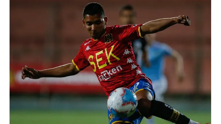 Palacios seguirá por dos partidos en Unión Española
