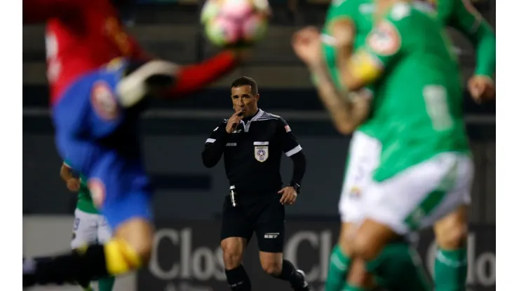 Christián Rojas dirigirá el duelo de necesitados entre Santiago Wanderers y Colo Colo