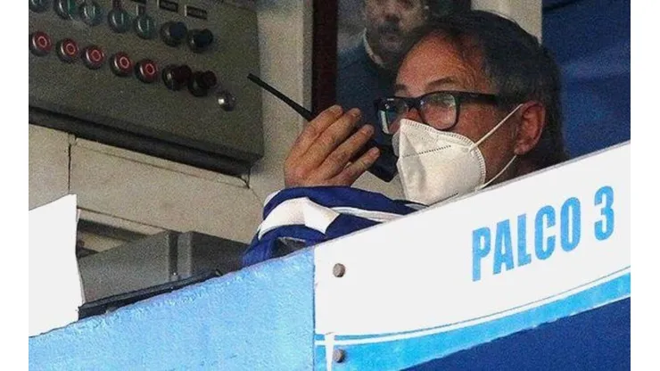 Continúa la polémica de Holan y su radio
