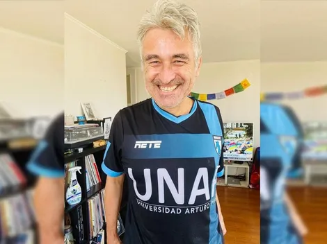 Jorge González luce orgulloso la camiseta de Iquique