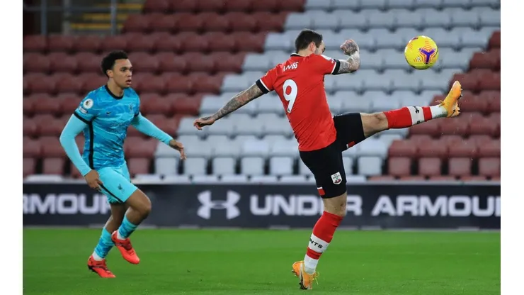 Daniel Ings se lució con un golazo aprovechando el error de Alexander-Arnold.