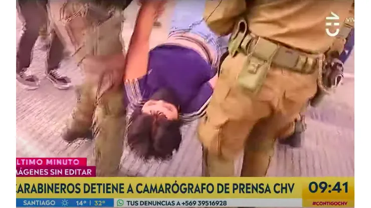 Una de las imágenes captadas por el camarógrafo Álex Cuadra, quien terminó detenido por Carabineros.