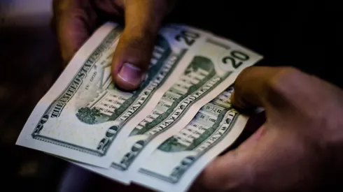 El dólar sigue a la baja en Chile