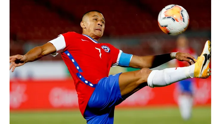Alexis Sánchez es el goleador y jugador con más partidos en la historia de la selección chilena, que tendrá nuevo entrenador