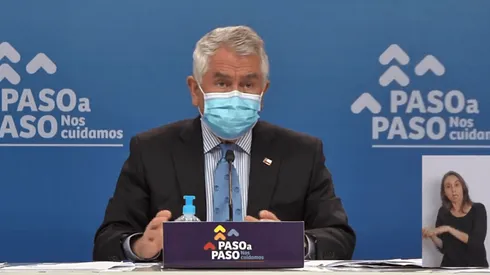 Ministro Pais anuncia que la positividad en Chile aumentó 32% en la última semana