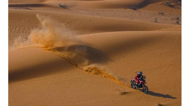 El chileno José Ignacio Cornejo durante la etapa 6 del Dakar 2021.