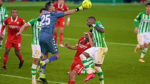 Claudio Bravo cumplió un buen partido en su regreso al arco del Real Betis.