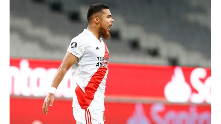 Paulo Díaz festeja su gol ante Atlético Paraenense